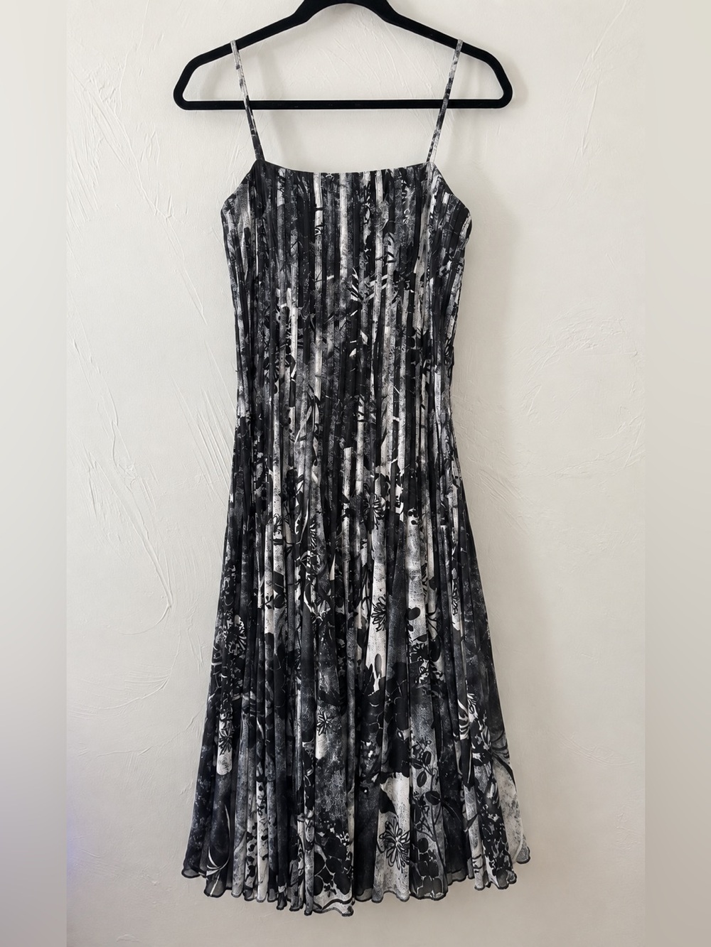 JS Collections Black White Pleated Floral Midi Dress Scarf Size 8